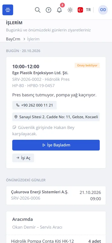 Teknisyenin telefonunda İşlerim ekranı: bugünkü ziyaret kartı, adres, cihaz ve adım düğmeleri.