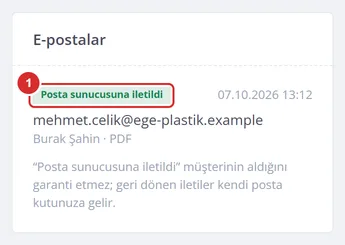 Teklif sayfasındaki E-postalar kartı: alıcı, gönderen ve Posta sunucusuna iletildi durumu.